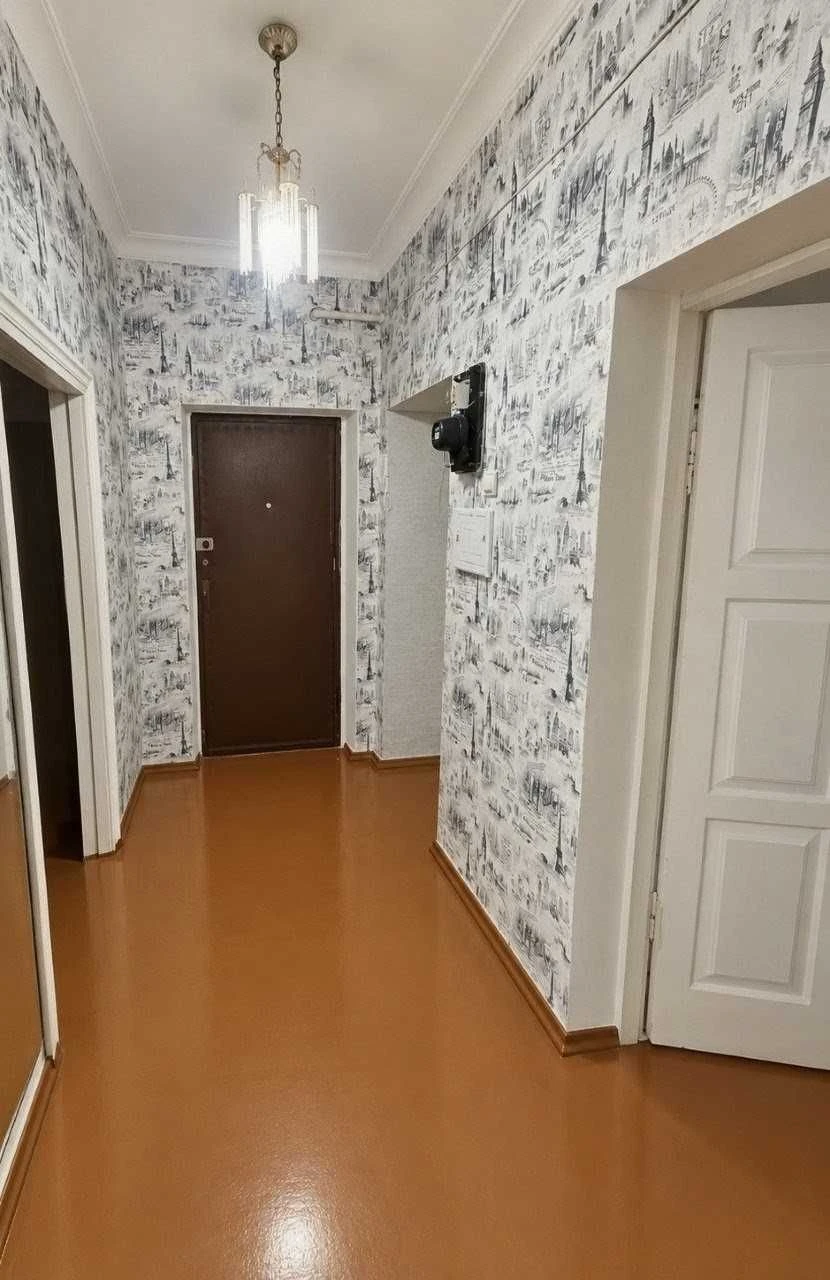 3ка р-н 700річча, вул Сінна  65м2