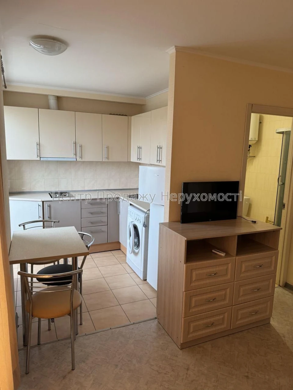 R8 Продам 1к. квартиру з ремонтом ст.метро Спортивна
