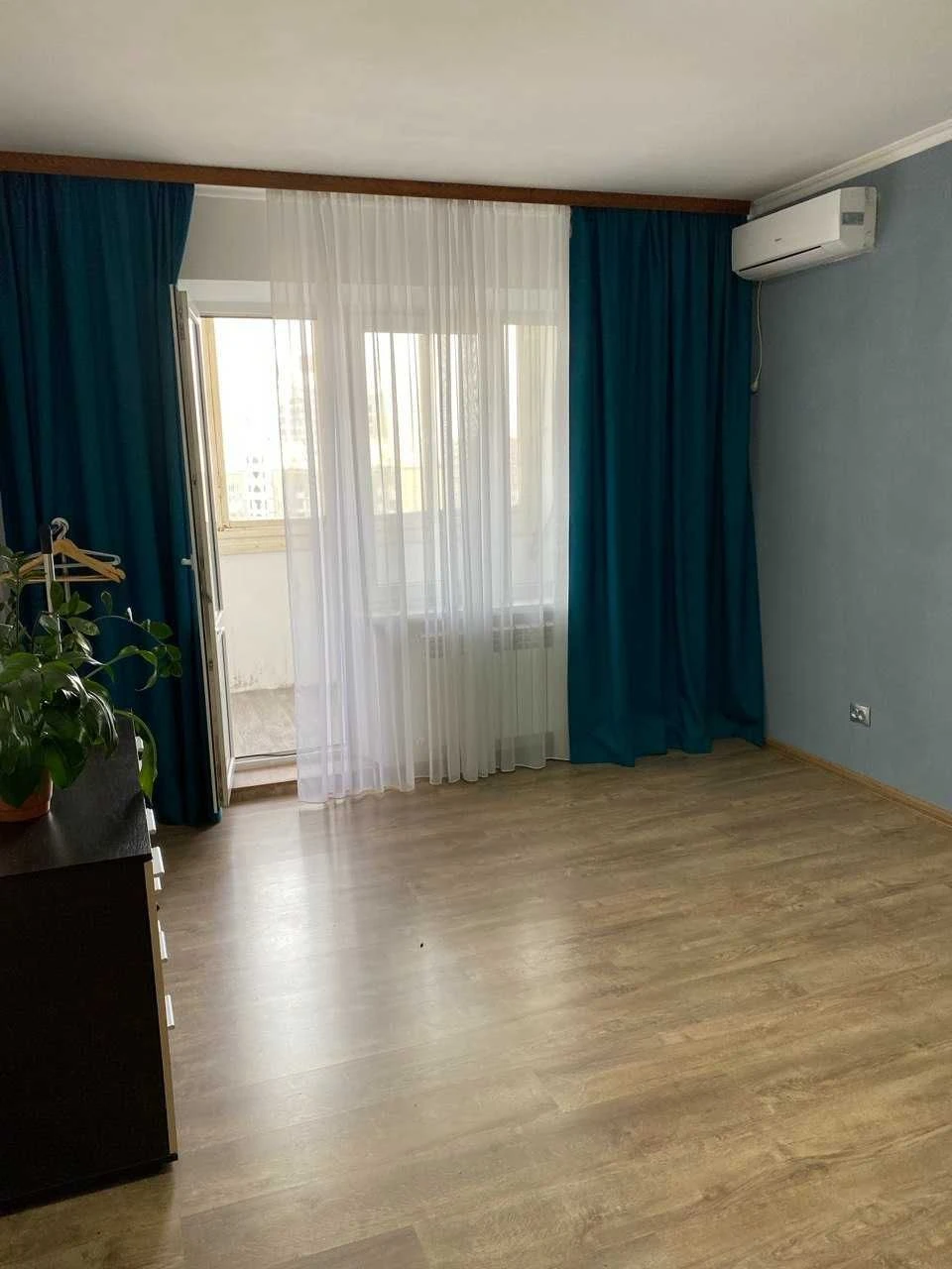 Однокімнатна квартира 40,6 м² з ремонтом, меблями та техніко