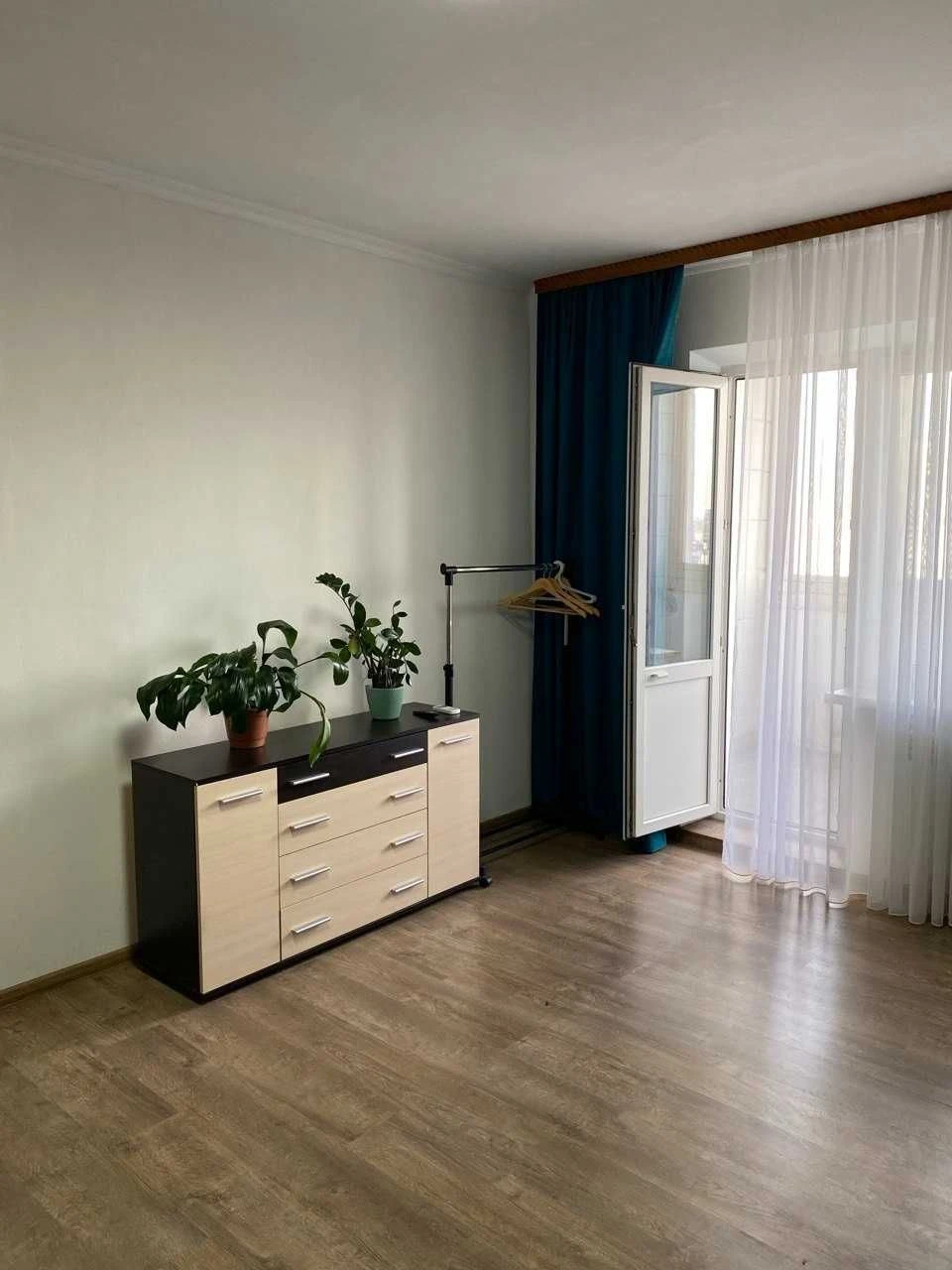 Однокімнатна квартира 40,6 м² з ремонтом, меблями та техніко