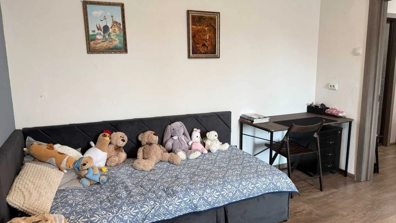 Однокімнатна квартира 40,6 м² з ремонтом, меблями та техніко