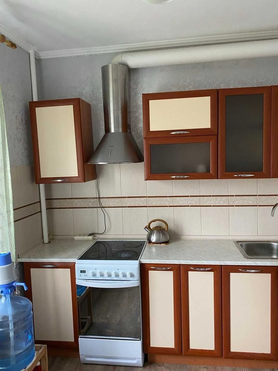 Однокімнатна квартира 40,6 м² з ремонтом, меблями та техніко
