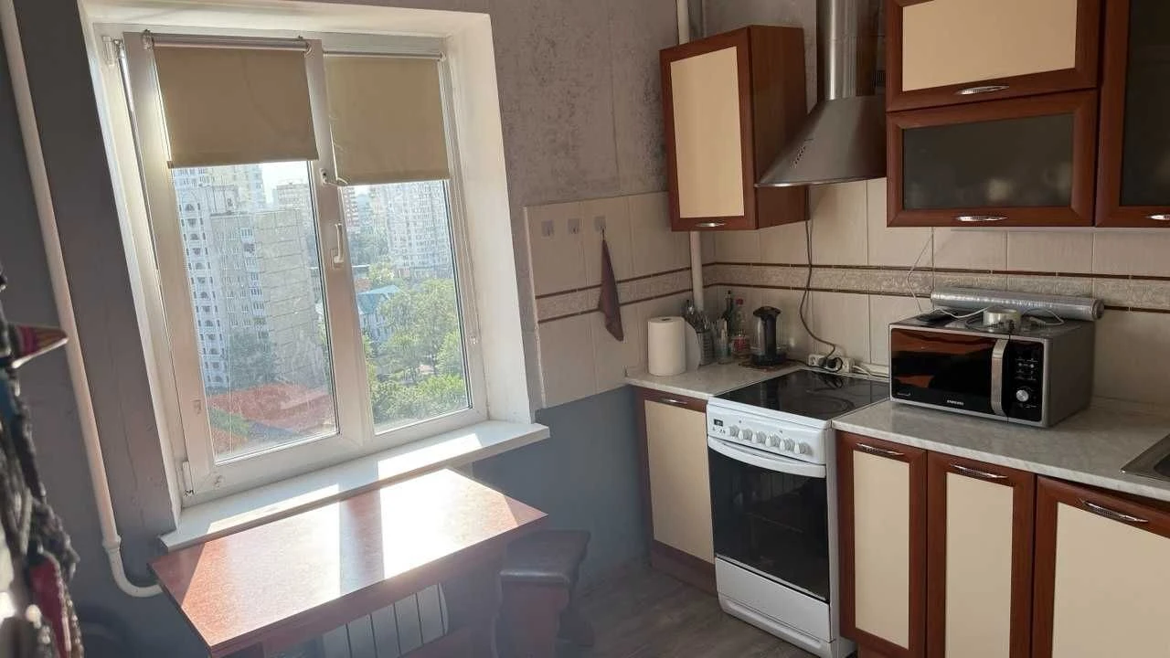 Однокімнатна квартира 40,6 м² з ремонтом, меблями та техніко