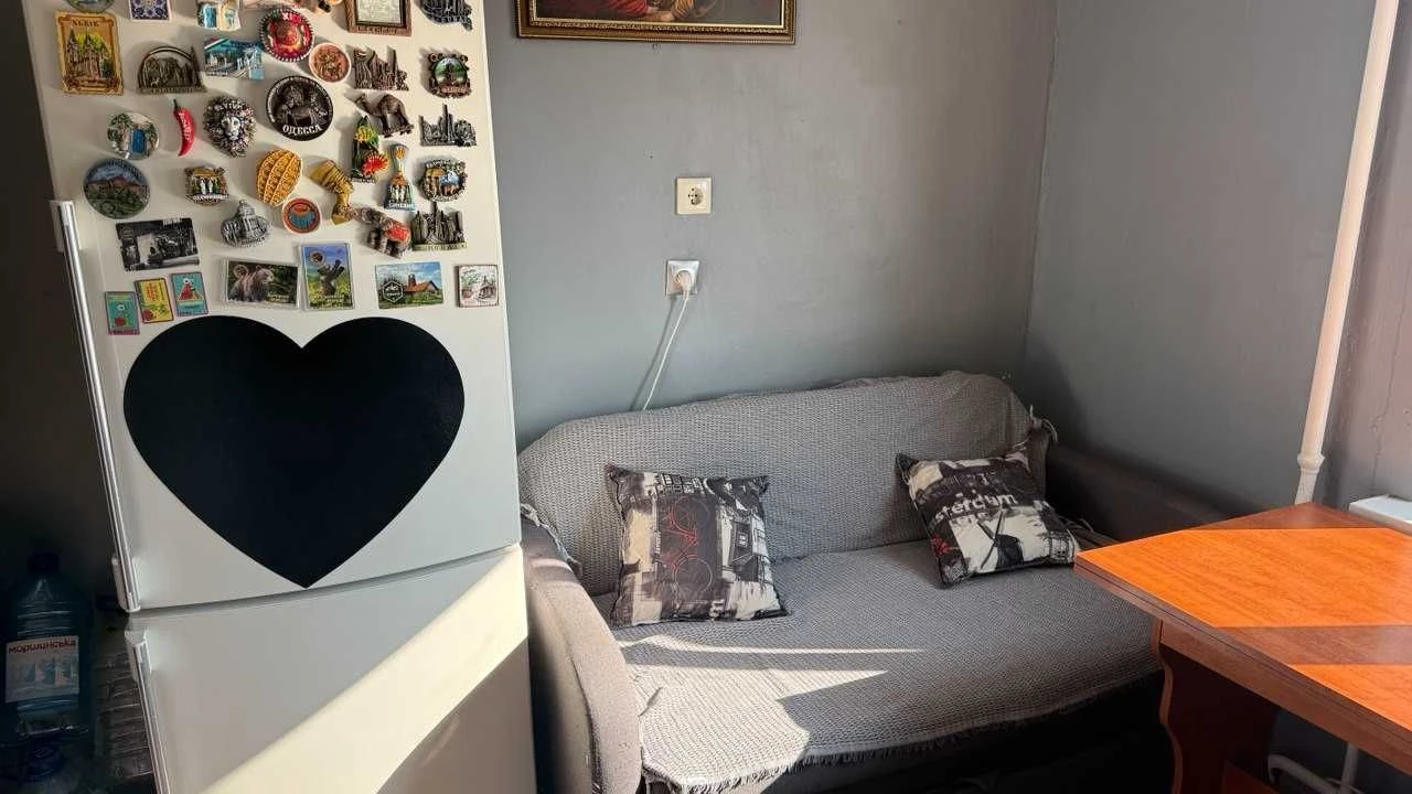 Однокімнатна квартира 40,6 м² з ремонтом, меблями та техніко