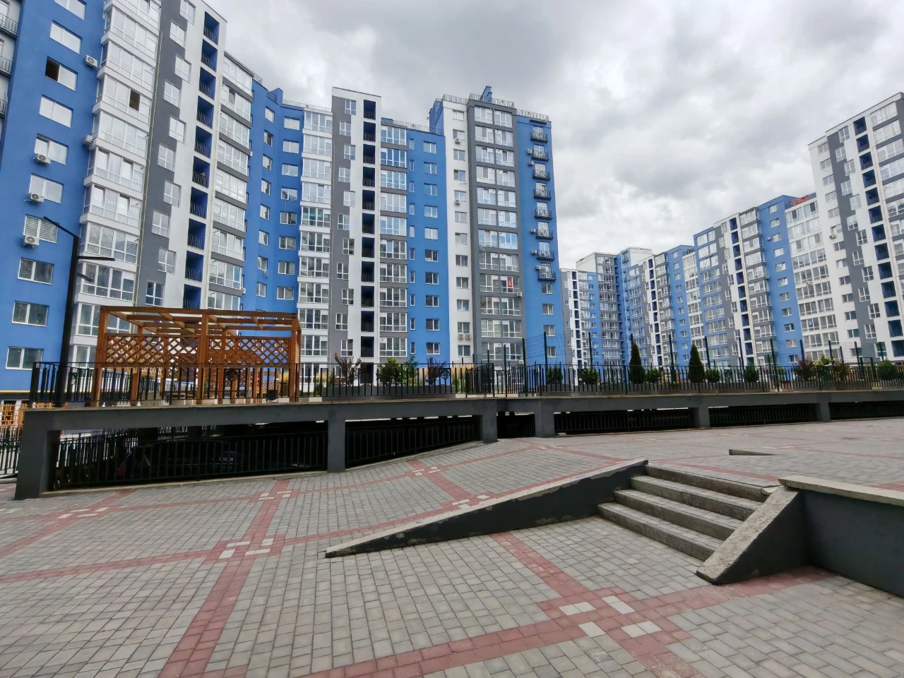 продаю дворівневу квартиру у новобудові з власною терасою