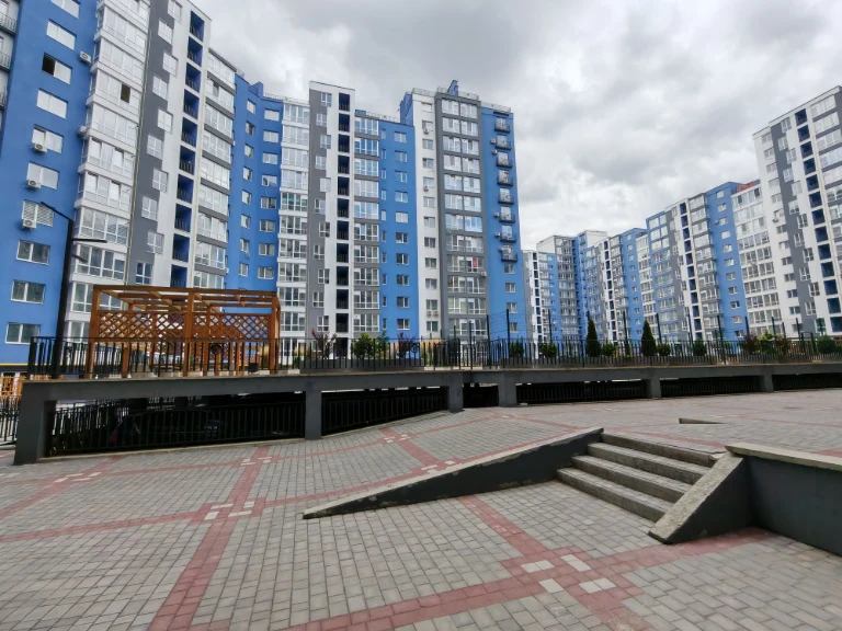 продаю дворівневу квартиру у новобудові з власною терасою