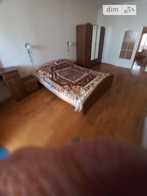 Sale of 4-room apartment 152.9 sq. m. on Sribnokilska Street 14A •