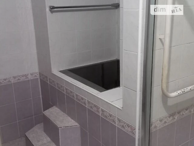 Sale of 4-room apartment 152.9 sq. m. on Sribnokilska Street 14A •