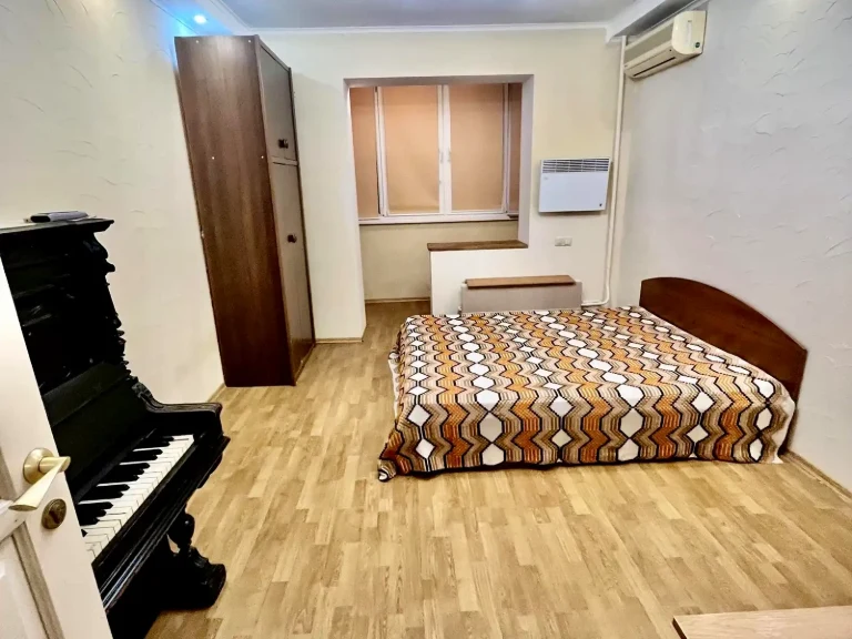 Оренда квартири 3-кімн. 74 м² 6/9 пов.