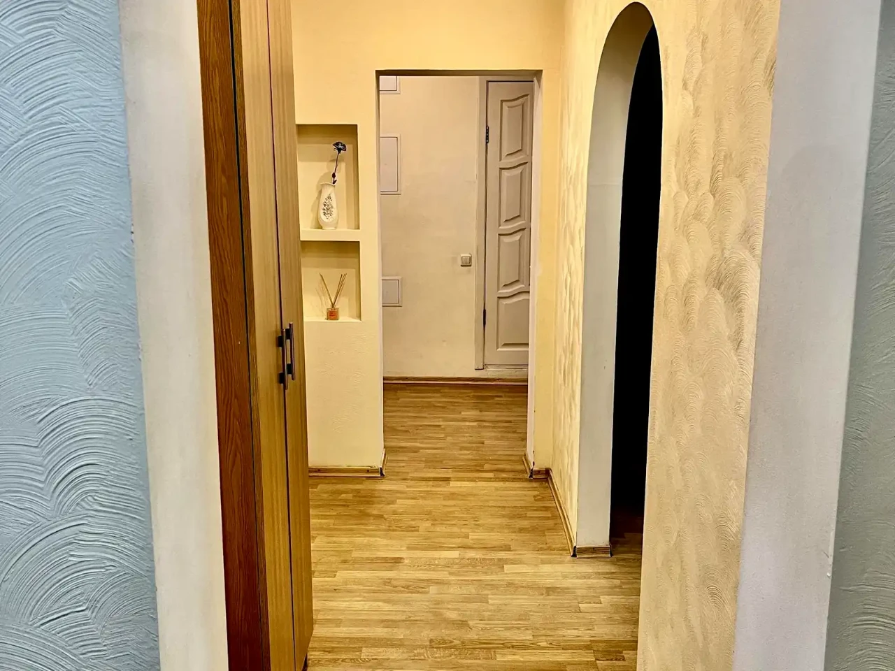 Оренда квартири 3-кімн. 74 м² 6/9 пов.