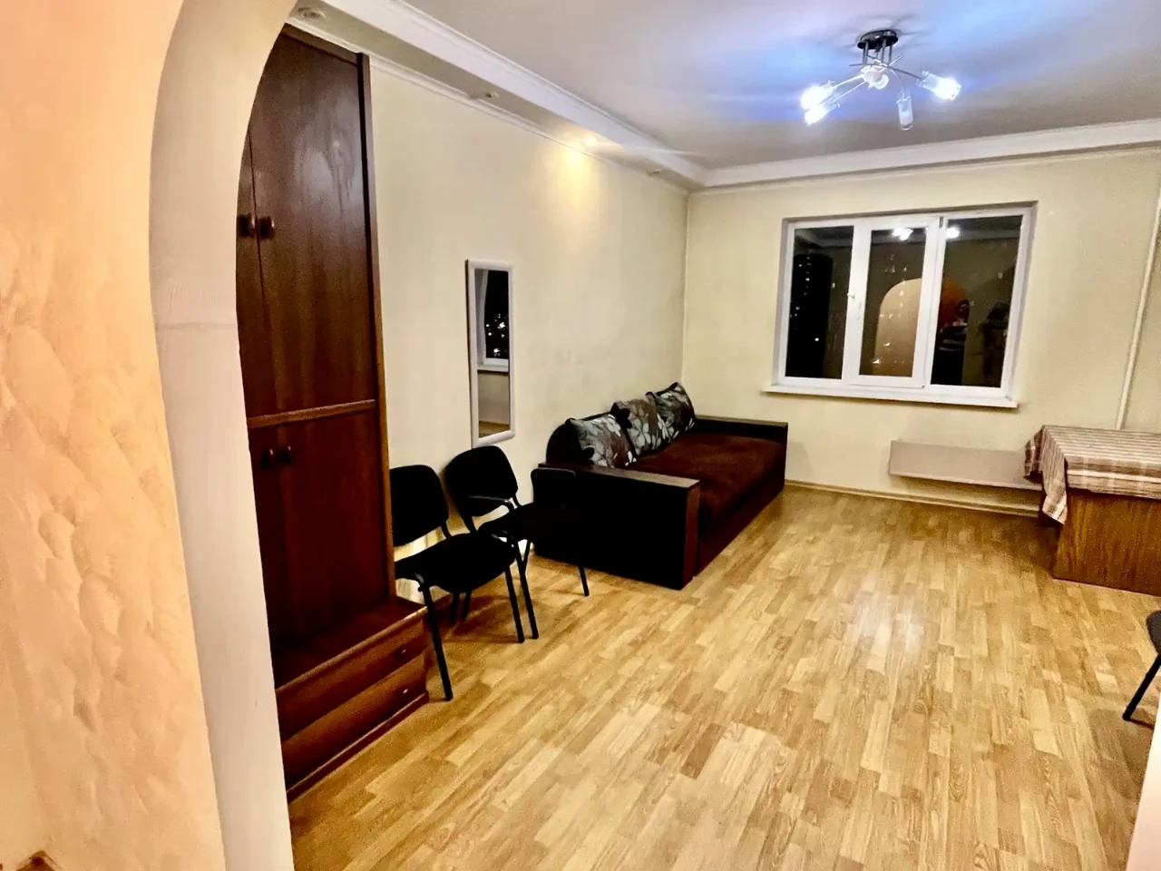 Оренда квартири 3-кімн. 74 м² 6/9 пов.