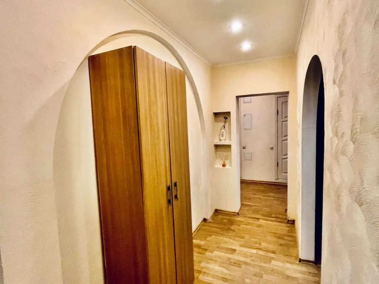 Оренда квартири 3-кімн. 74 м² 6/9 пов.