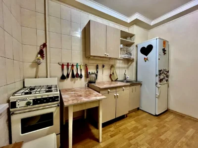 Оренда квартири 3-кімн. 74 м² 6/9 пов.