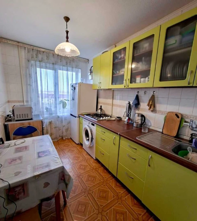 Продам 2-к квартиру (52м2) на Любарского, ж/м Солнечный