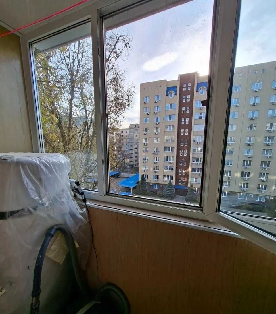 Продам 2-к квартиру (52м2) на Любарского, ж/м Солнечный