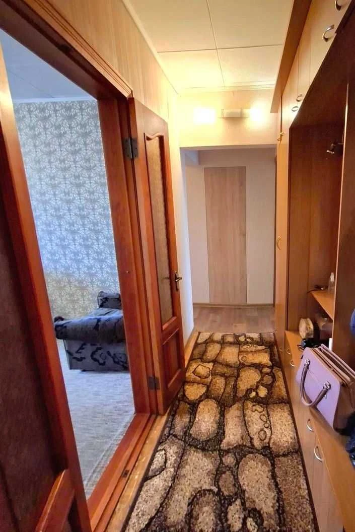 Продам 2-к квартиру (52м2) на Любарского, ж/м Солнечный