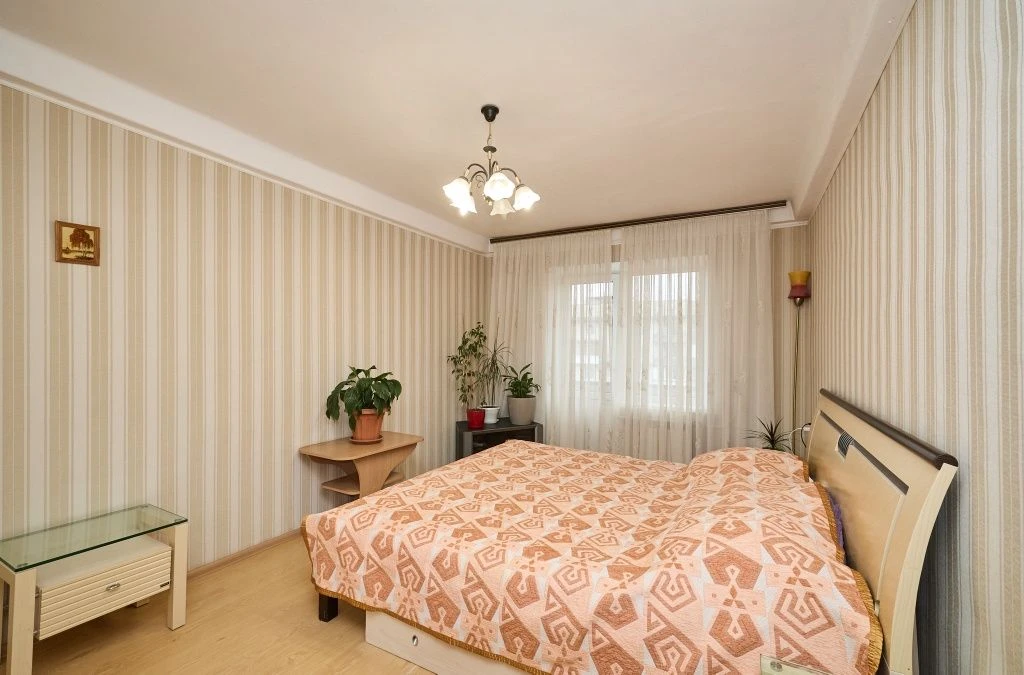 Продам квартиру на Лісовому Київ