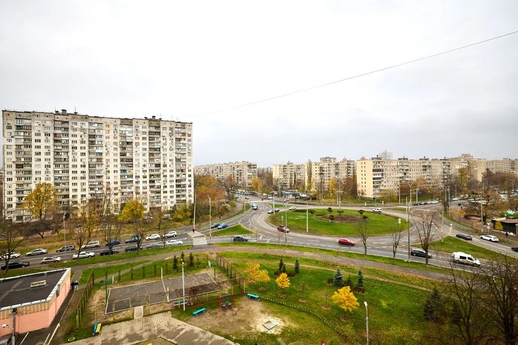 Продам квартиру на Лісовому Київ