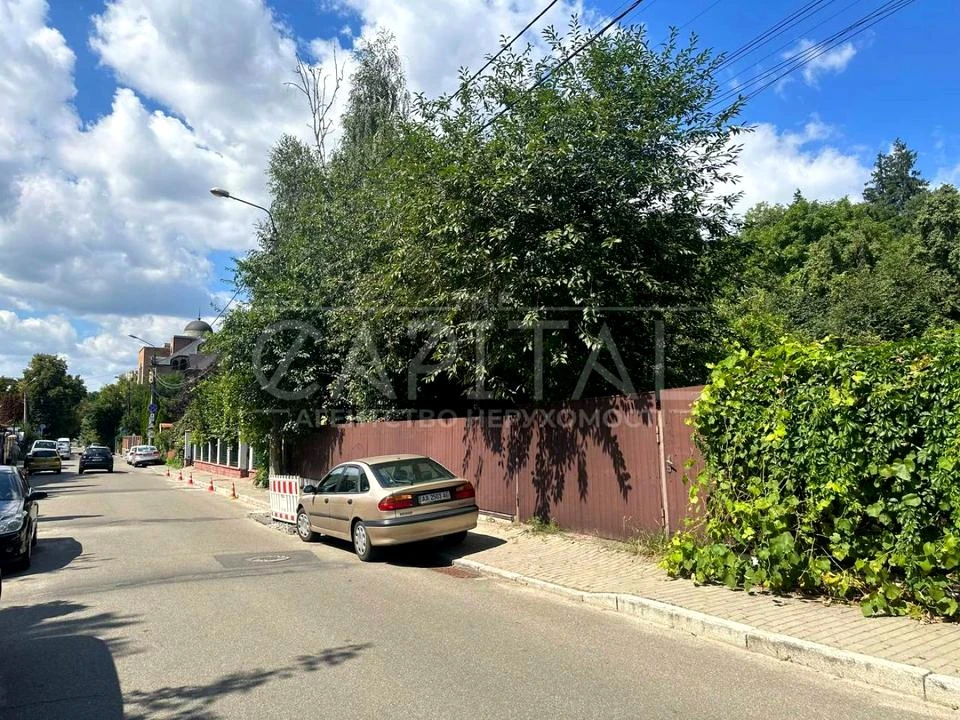 Ділянка. Київ, Добровольчих Батальйонів вул.