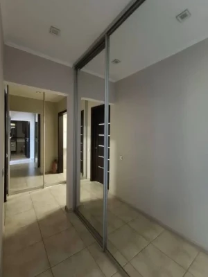 Продам 4-кімнатну квартиру 84 м² з ремонтом і меблями, Донец