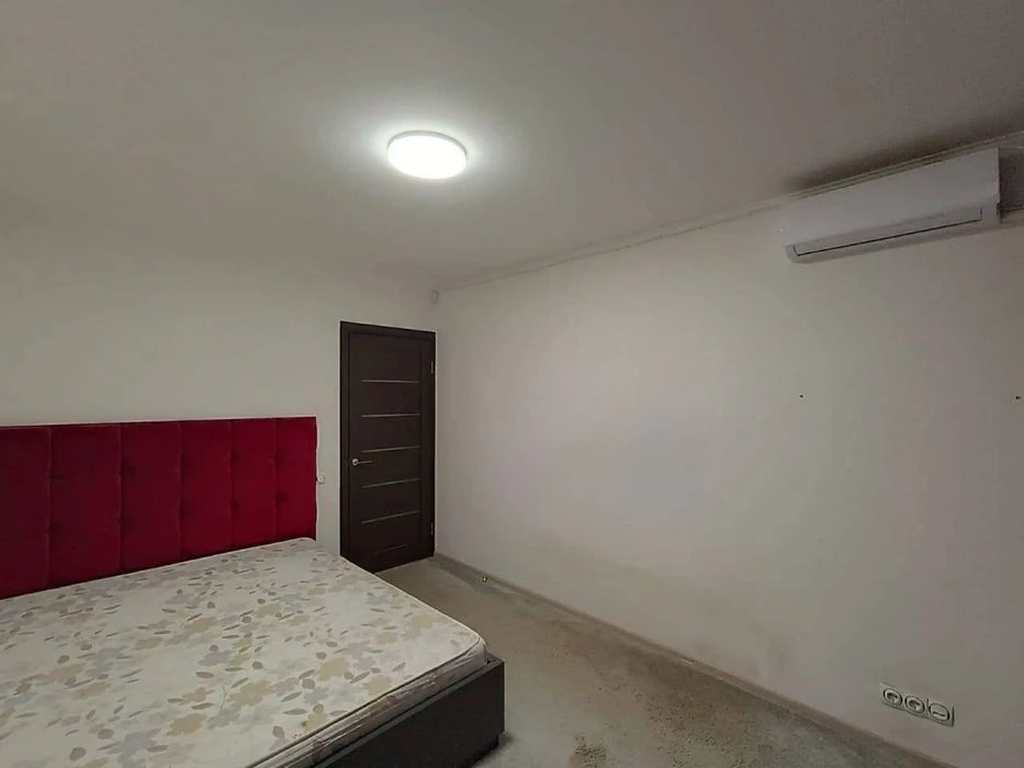Продам 4-кімнатну квартиру 84 м² з ремонтом і меблями, Донец