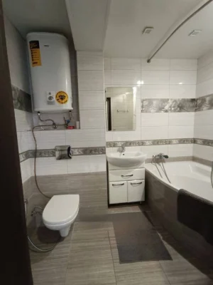 Продам 4-кімнатну квартиру 84 м² з ремонтом і меблями, Донец