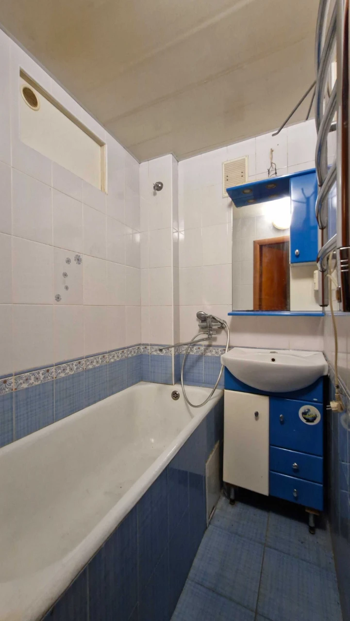 Продам 2 ком квартиру метро 23 Августа, ул. 23 Августа 8
