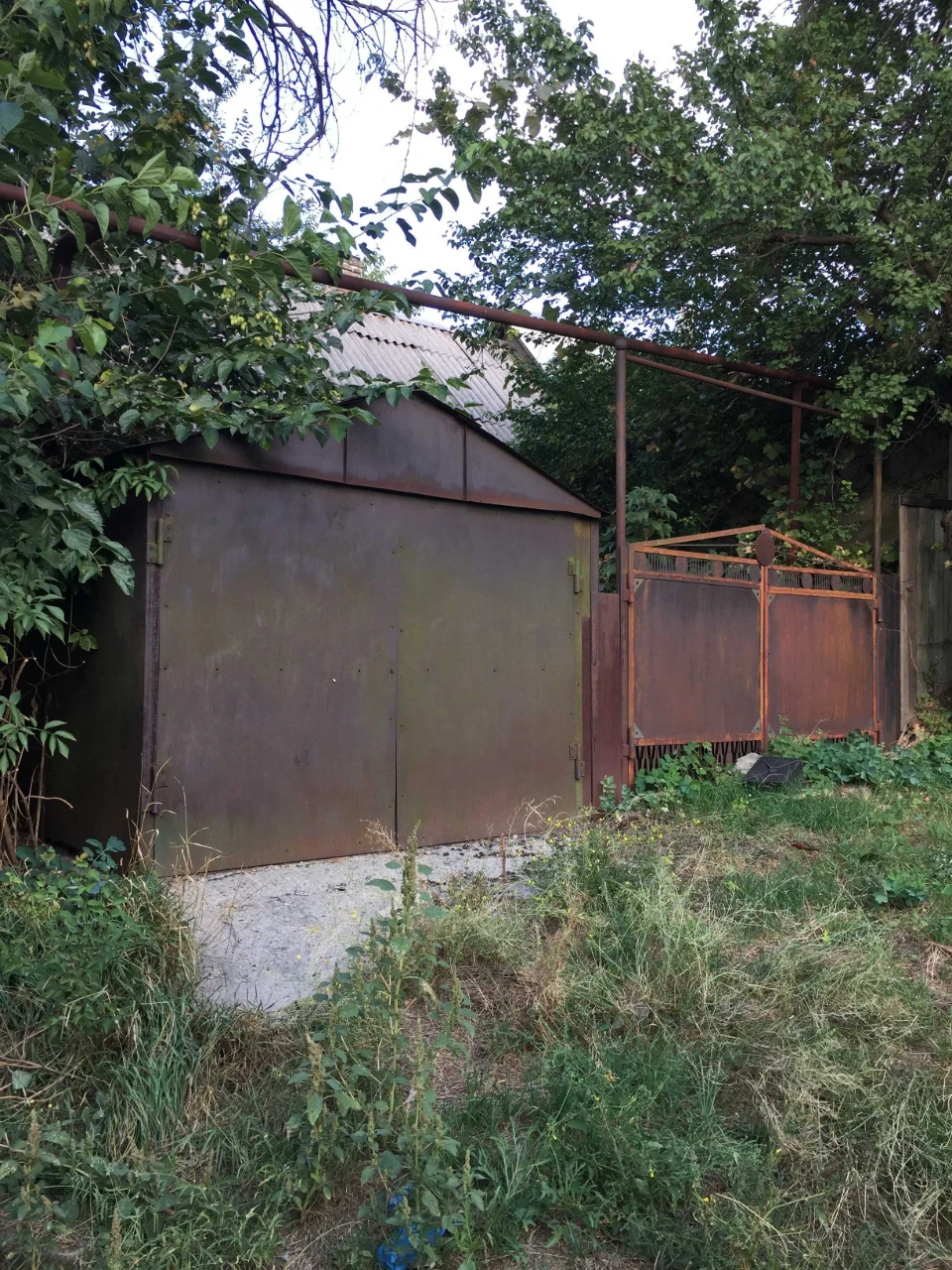 Продам половину будинку в нежитловому стані