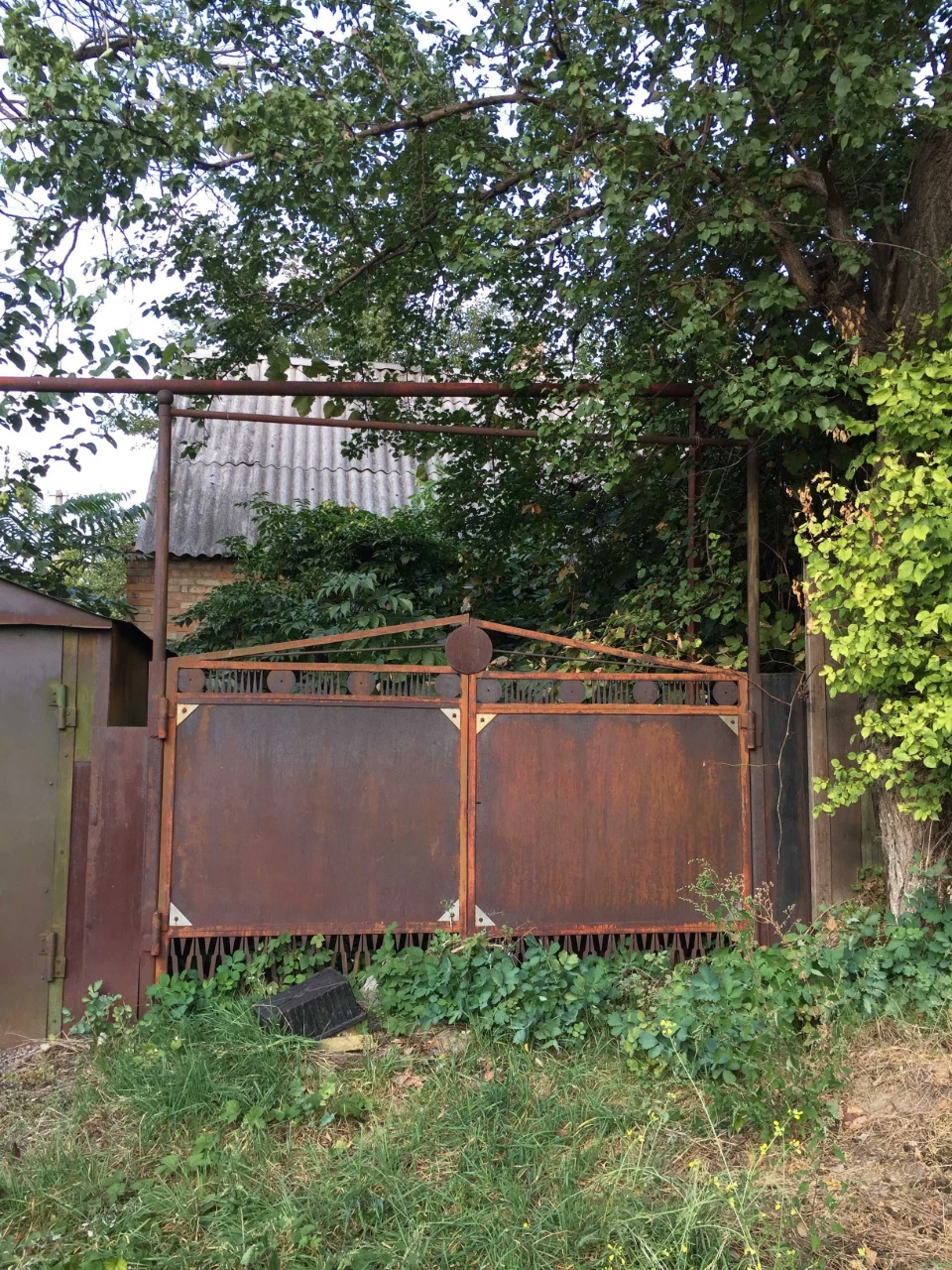 Продам половину будинку в нежитловому стані