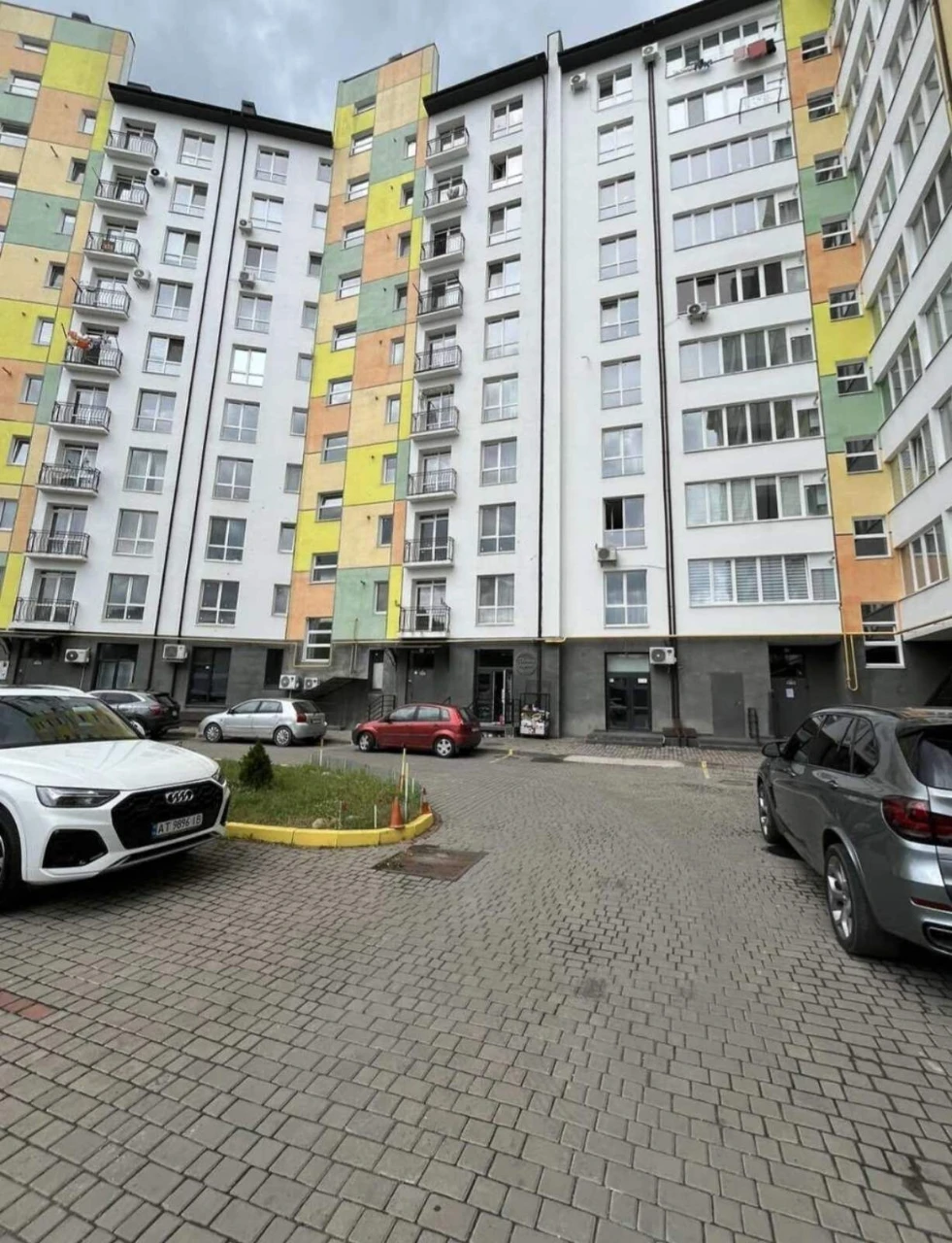 Продається простора здана 2-кімнатна квартира