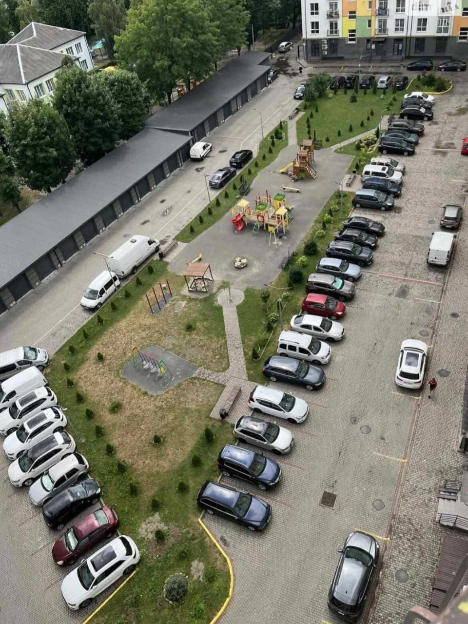 Продається простора здана 2-кімнатна квартира