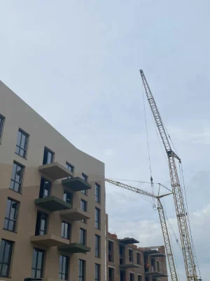 Продам двокімнатну квартиру з власним міні двориком