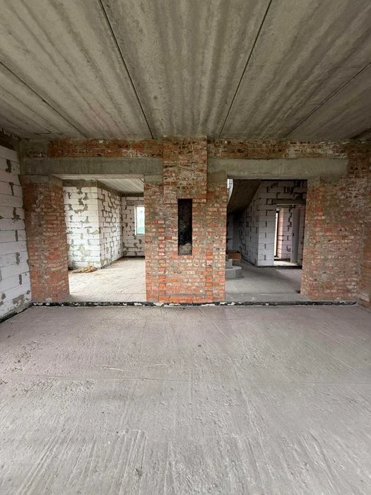 Продаж будинку 180 м² + гараж | 10 соток | біля озера | кому