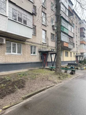 Продам 2 комнатную квартиру Брежнека на проспекте Слобожанск