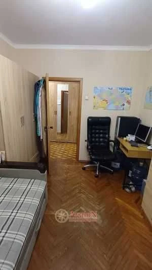 Продам трехкомнатную по Крымской, поселок Котовского