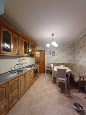3-кімнатна квартира на Таїрова — 70 м², три окремі кімнати -