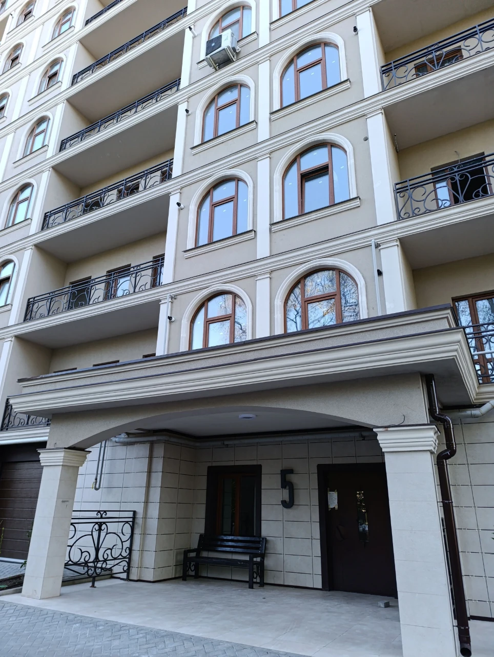 Продается 2-х ком кв-ра площадью 63 м² на высоком первом эта