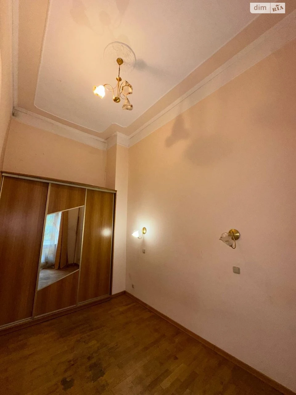 Продаж Квартира Площа Ринок