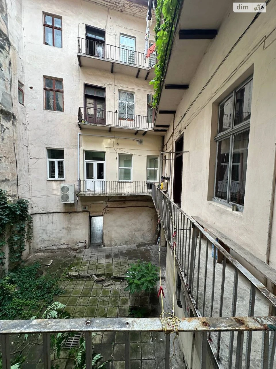Продаж Квартира Площа Ринок
