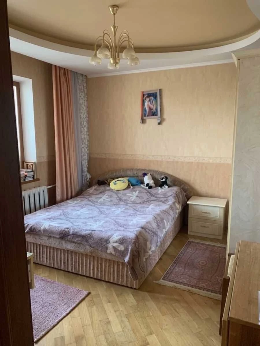 Продам простору 3-кімнатну квартиру 76 м², район "Теремки-2"