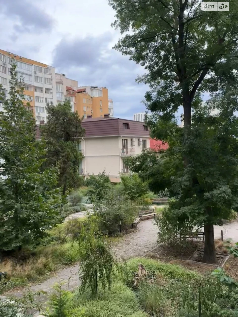 Продаж Квартира Середній Фонтан