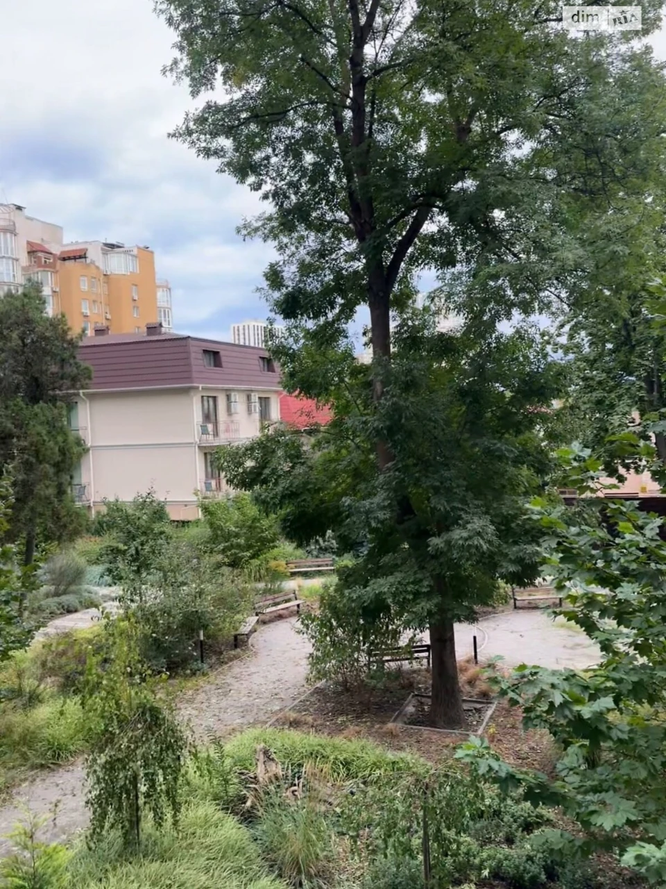 Продаж Квартира Середній Фонтан