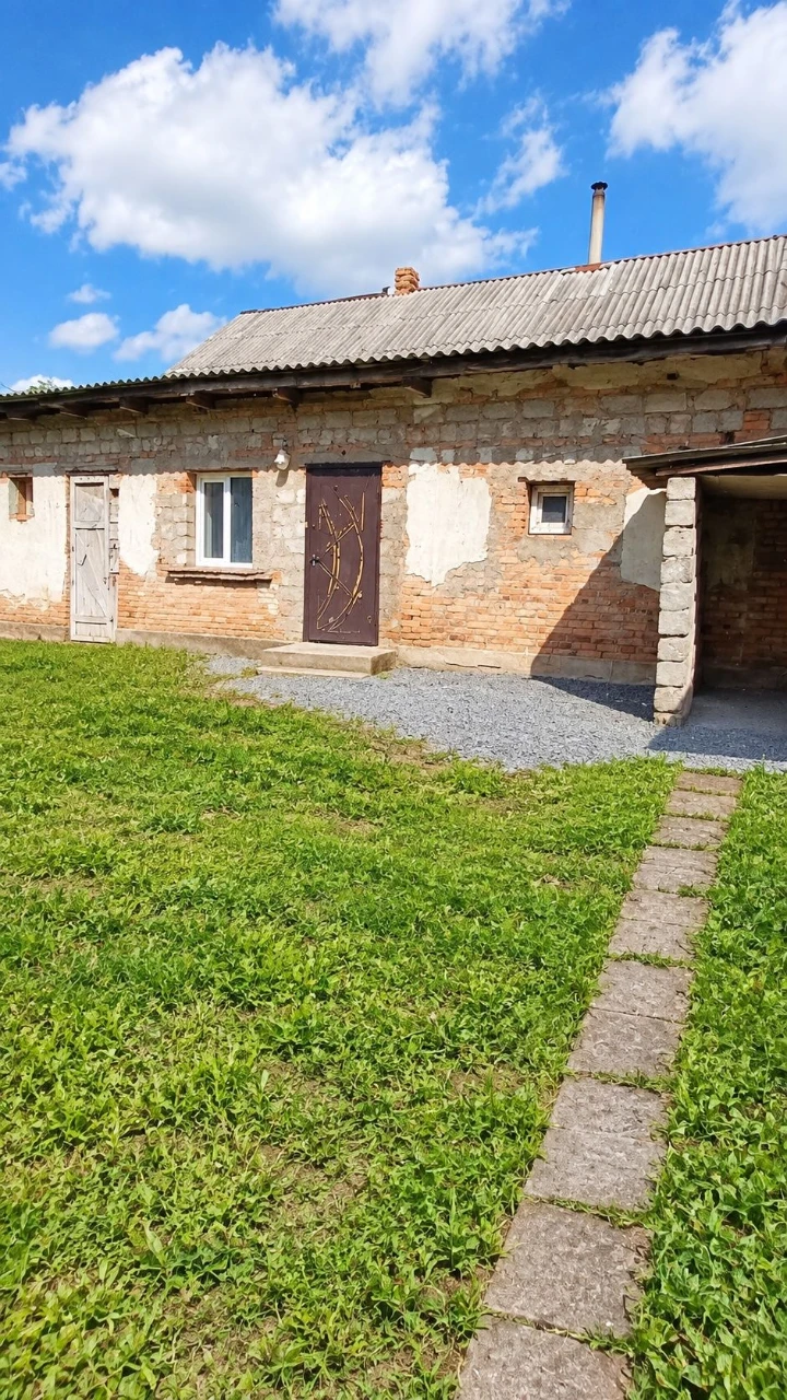 Продам окремий будинок під ремонт