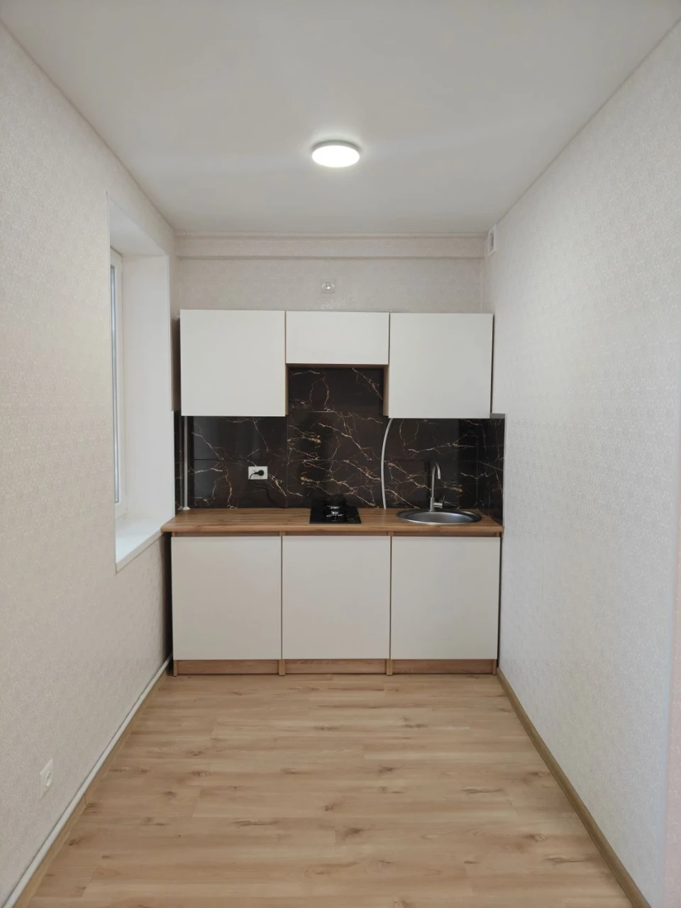 Продається 1 кімн. квартира Новомиколаївка