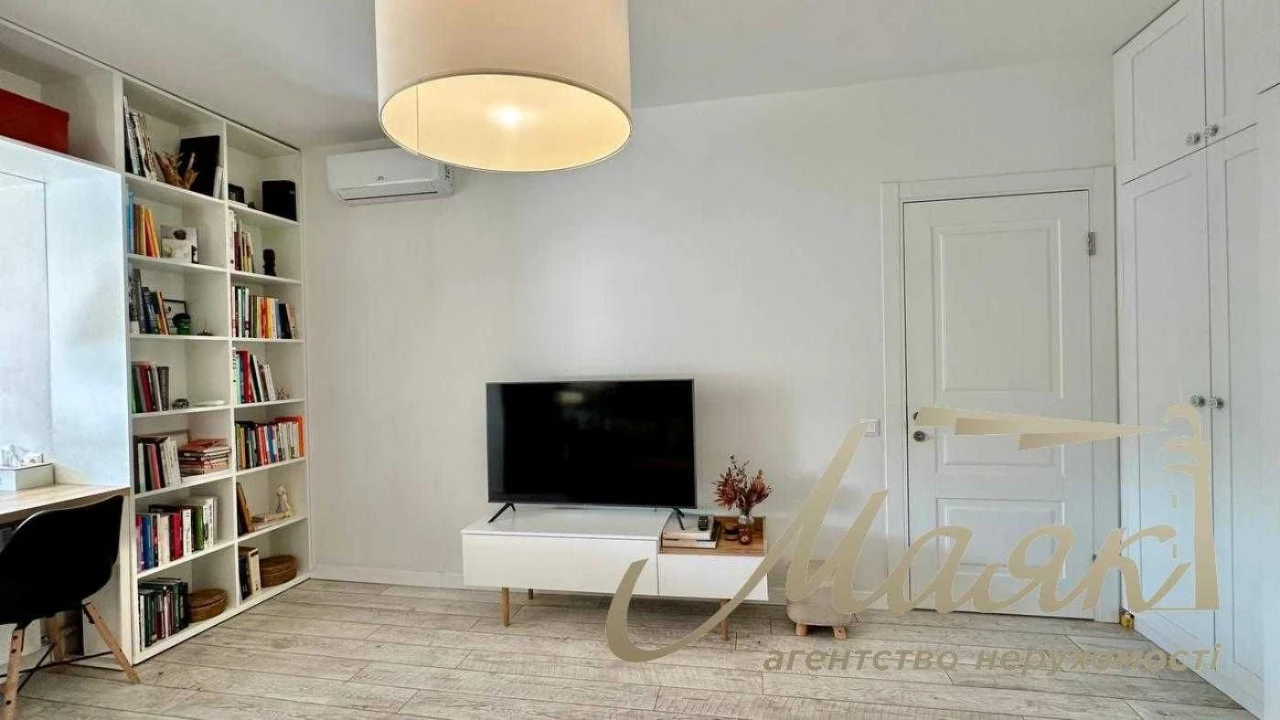 Продаж 2-кімнатної квартири 39 м², вул.Героїв Дніпра, 40А, О