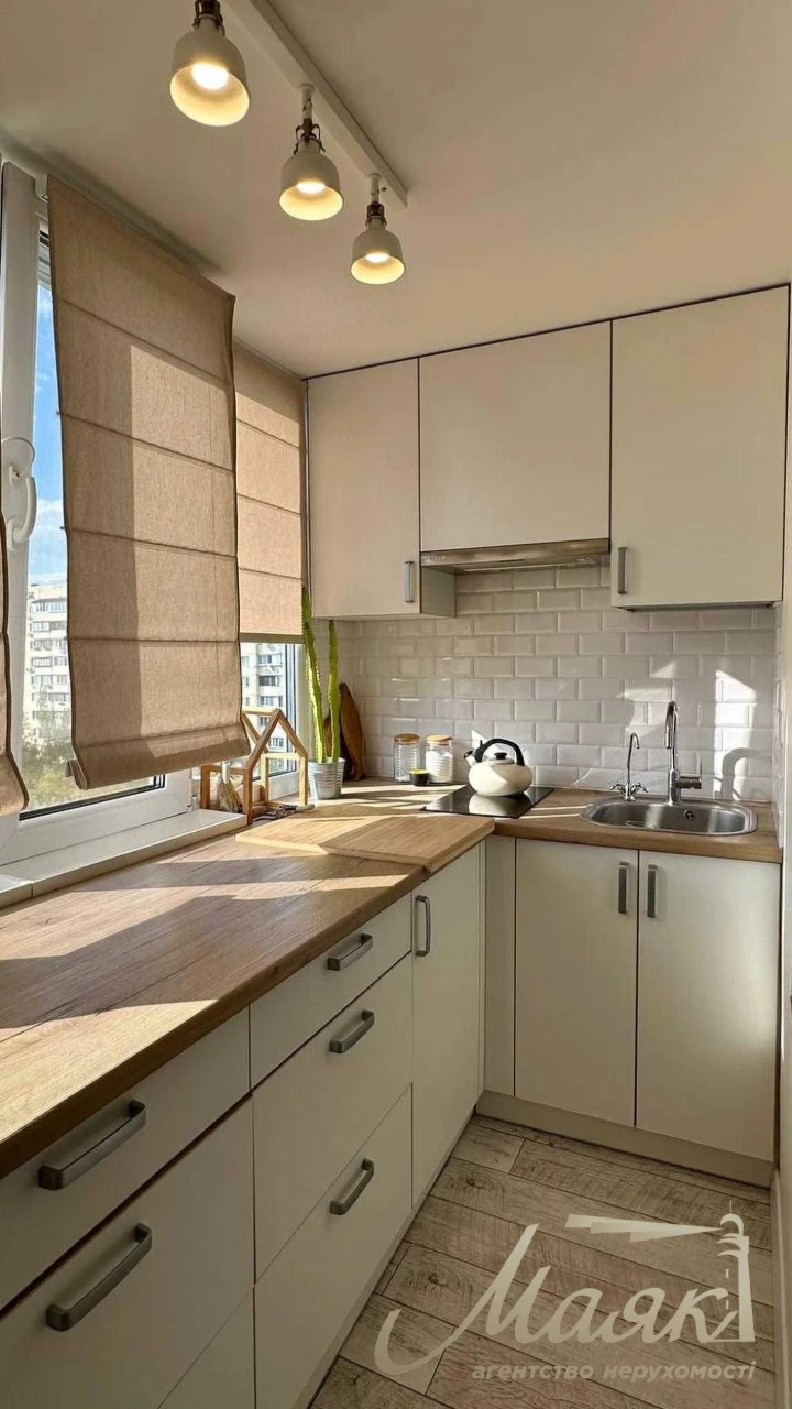 Продаж 2-кімнатної квартири 39 м², вул.Героїв Дніпра, 40А, О