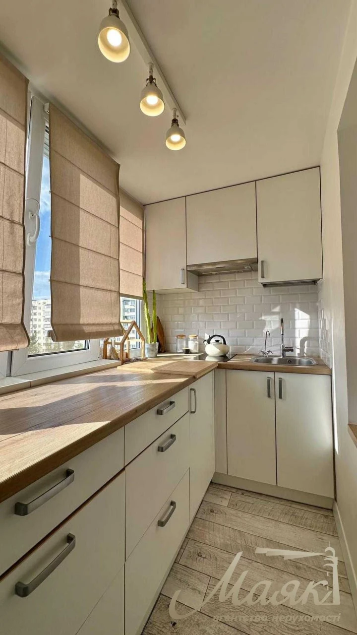 Продаж 2-кімнатної квартири 39 м², вул.Героїв Дніпра, 40А, О