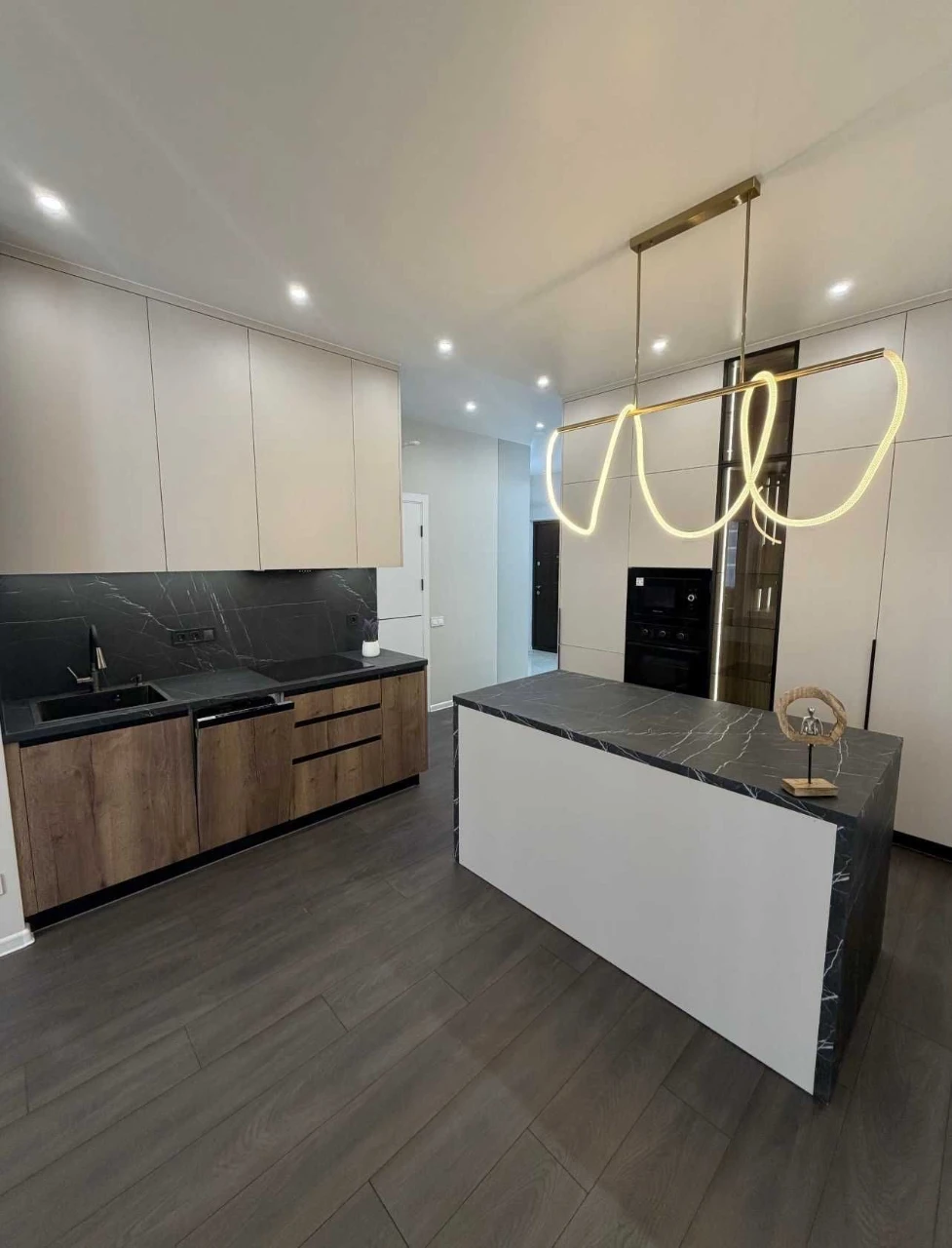 Продам 2-к квартиру на Краснова, Кадор