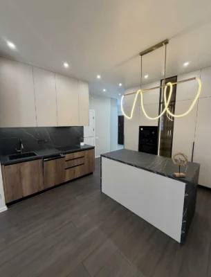 Продам 2-к квартиру на Краснова, Кадор