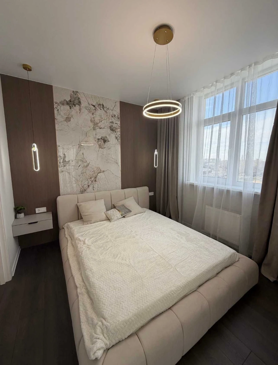 Продам 2-к квартиру на Краснова, Кадор
